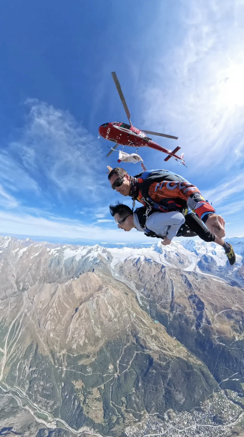 tandem sky dive over verbier and the alps